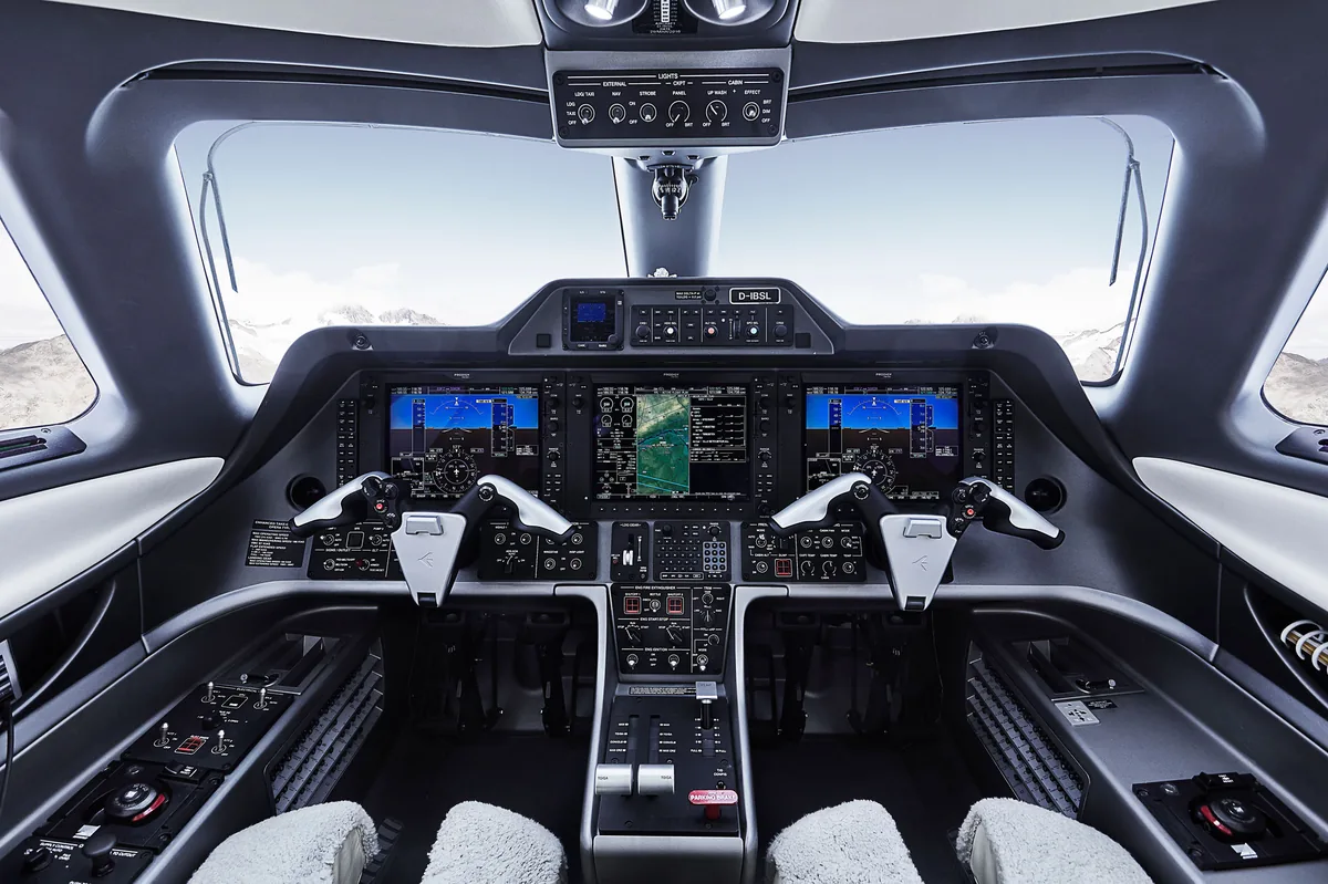 Cockpit des Phenom 100 mit Garmin-Glas
