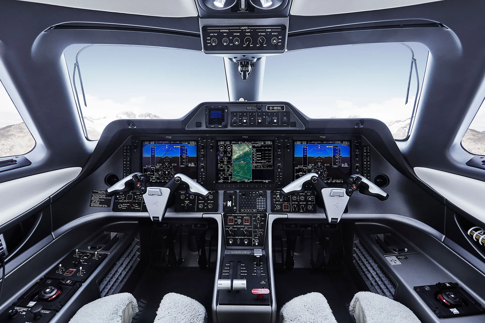 Phenom 100 cockpit